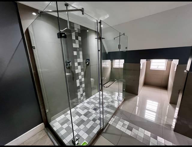 4 BEDROOM FREESTANDING FOR SALE IN WINDERMERE